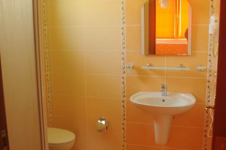 Room 3 of 32