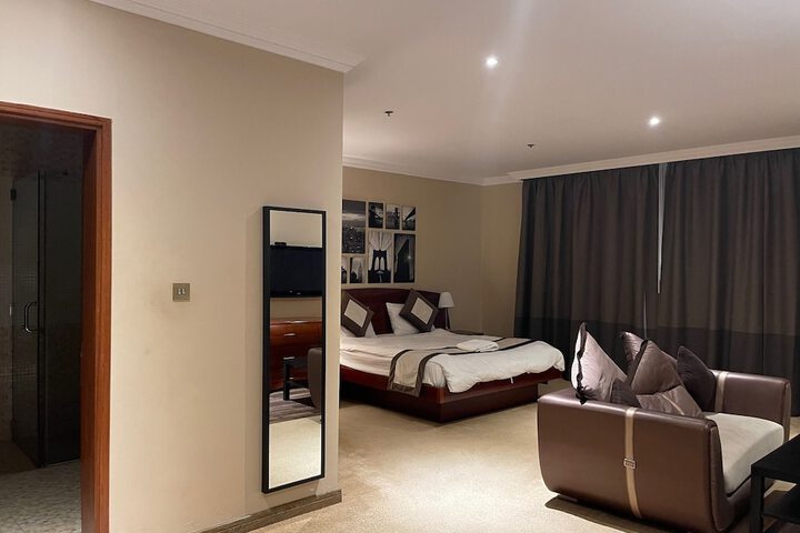 Room 11 of 34