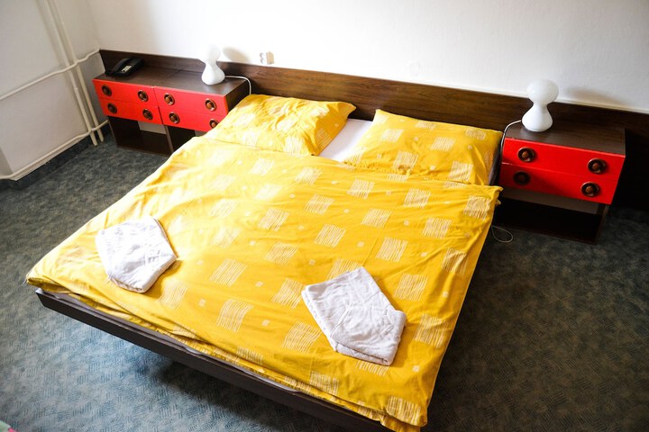 Room 8 of 77