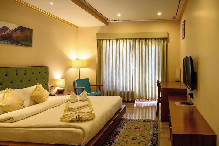 Room 2 of 8