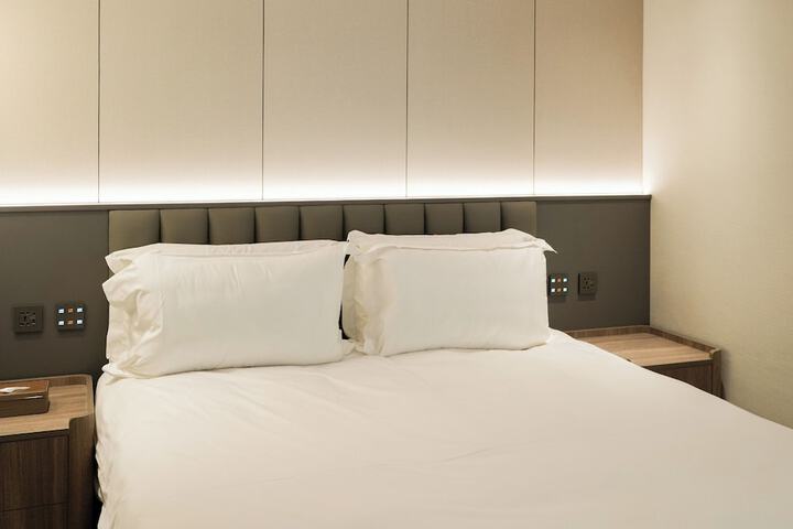 Room 43 of 83