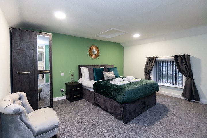 Room 2 of 113