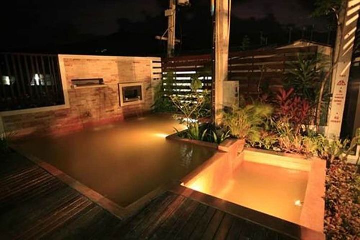 Hotel Pool