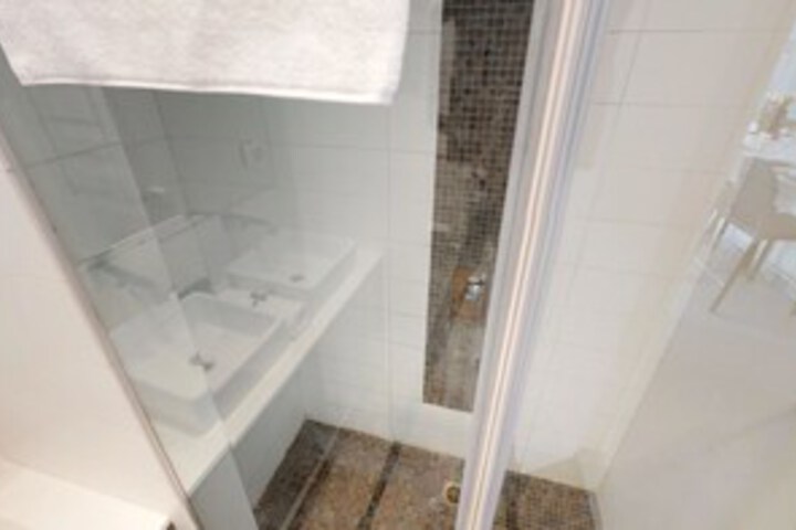 Room 4 of 29
