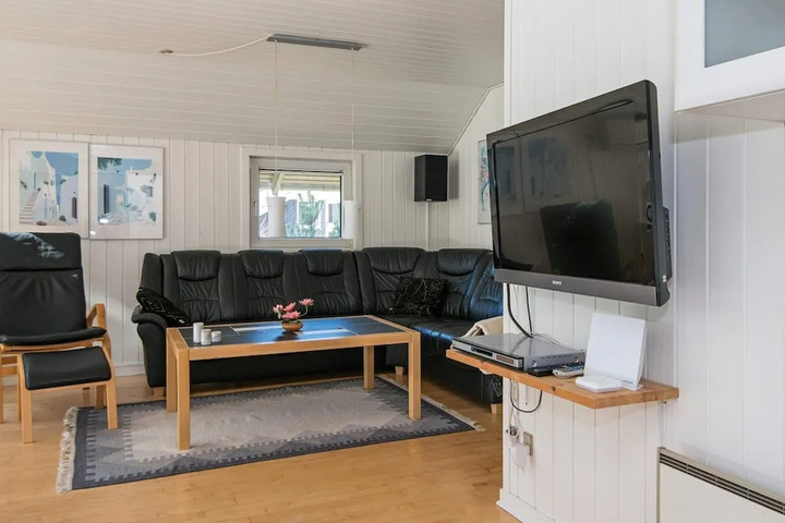 Room 2 of 16