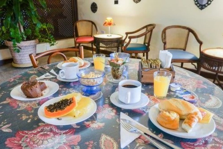 Breakfast/Coffee Service 32 of 53