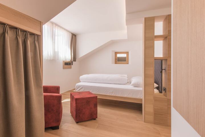 Room 8 of 47