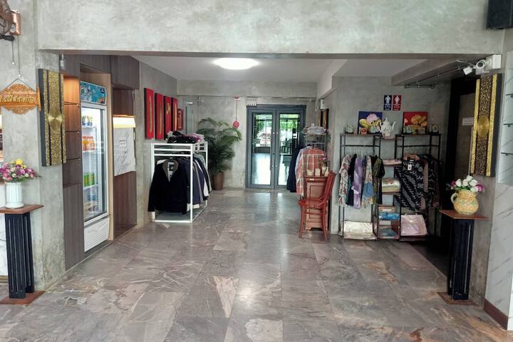 Ballroom/Hall 23 of 24