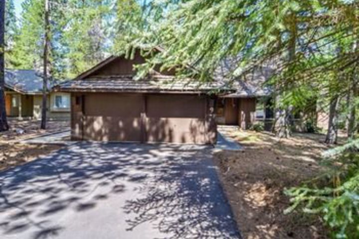 Conifer 9 - 5 Br home by RedAwning