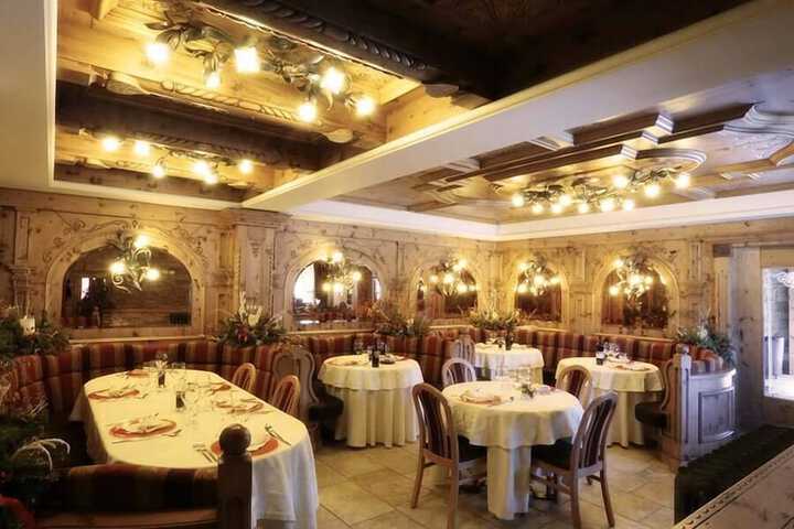 Dining 40 of 77