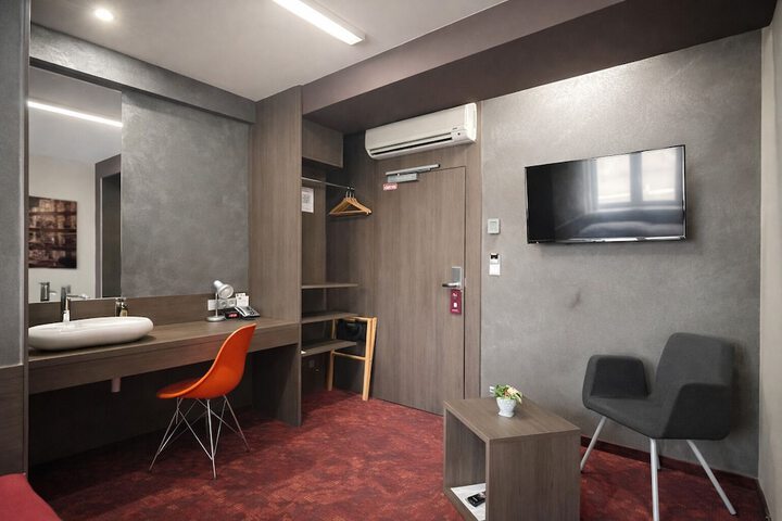 Room 42 of 96