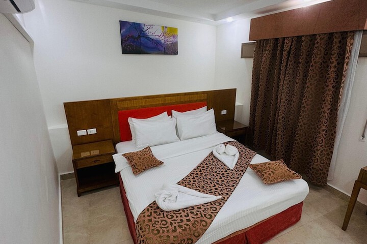 Room 3 of 27