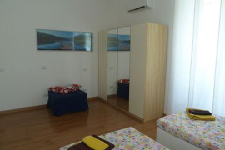 Room 5 of 11