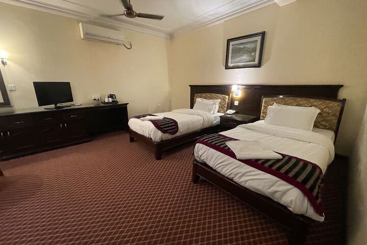 Room 5 of 18
