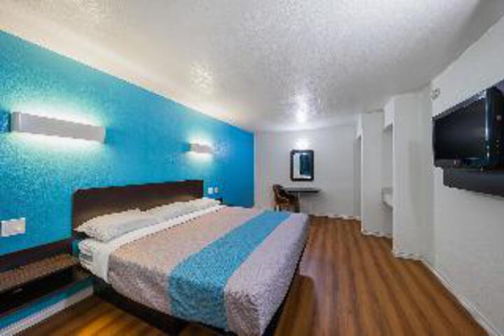 Room 32 of 42