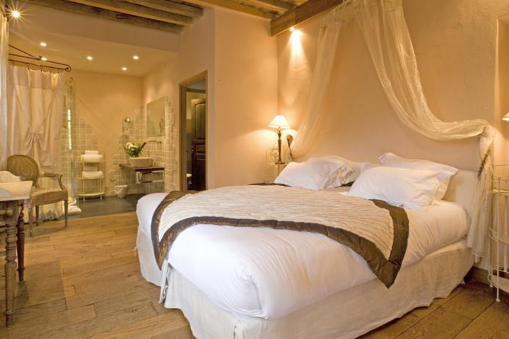 Room 2 of 9