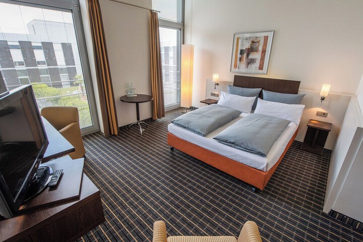 Room 8 of 48