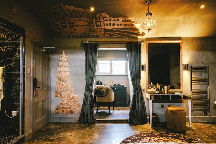 Room 43 of 117