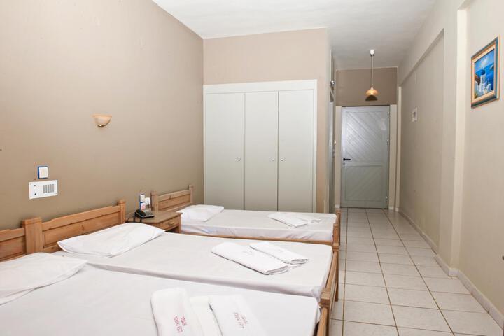Room 32 of 82