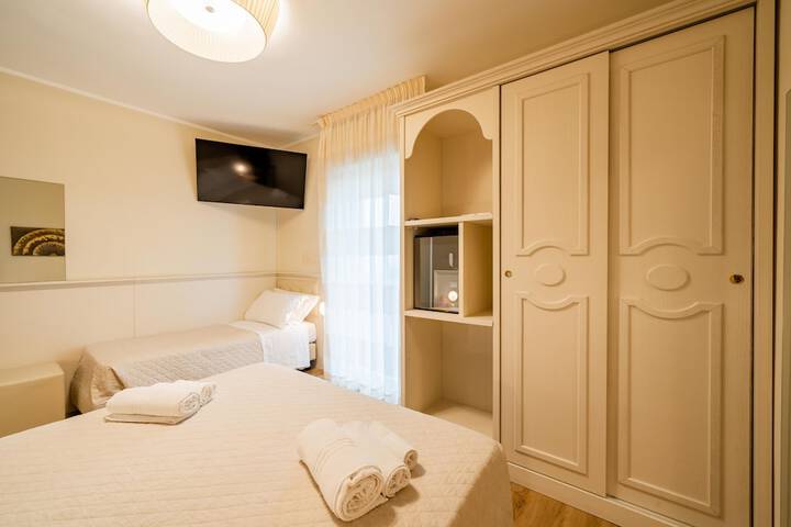 Room 28 of 71