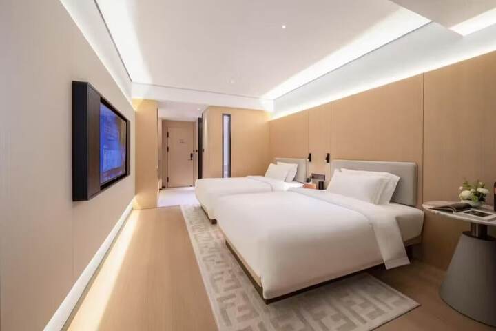 Room 9 of 27