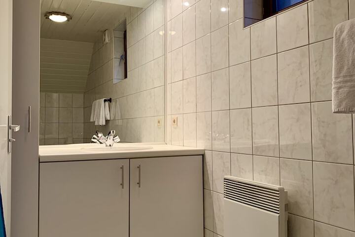 Room 13 of 42