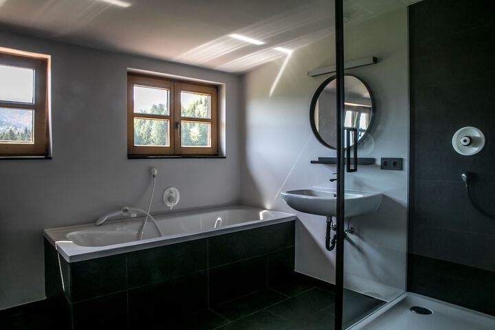 Room 16 of 32