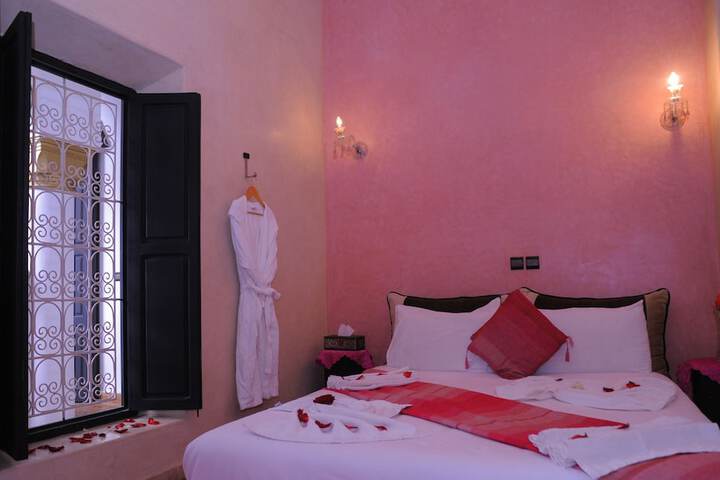 Room 4 of 93