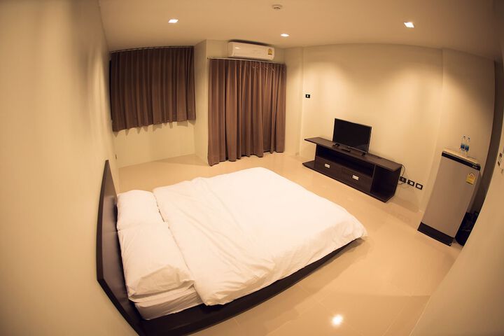 Room 4 of 23
