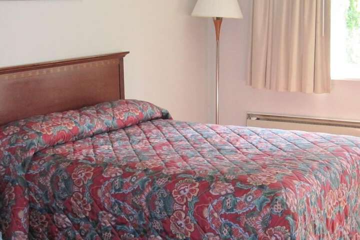 Room 5 of 10