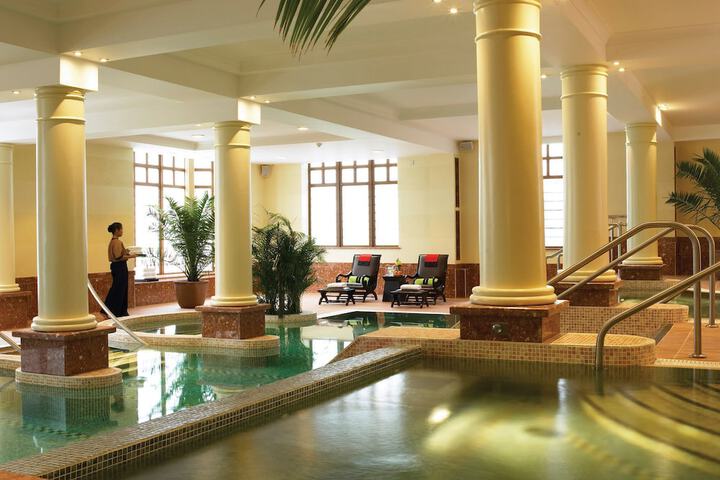 Hotel with Pool