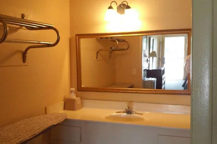 2 Queen Beds (7 of 21)