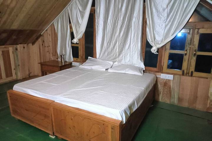 Room 20 of 28
