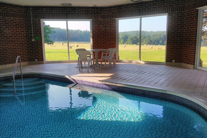 Pool 10 of 27