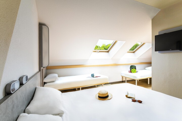 Room 6 of 23