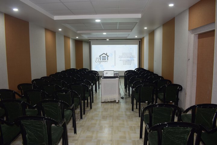 Room 12 of 18