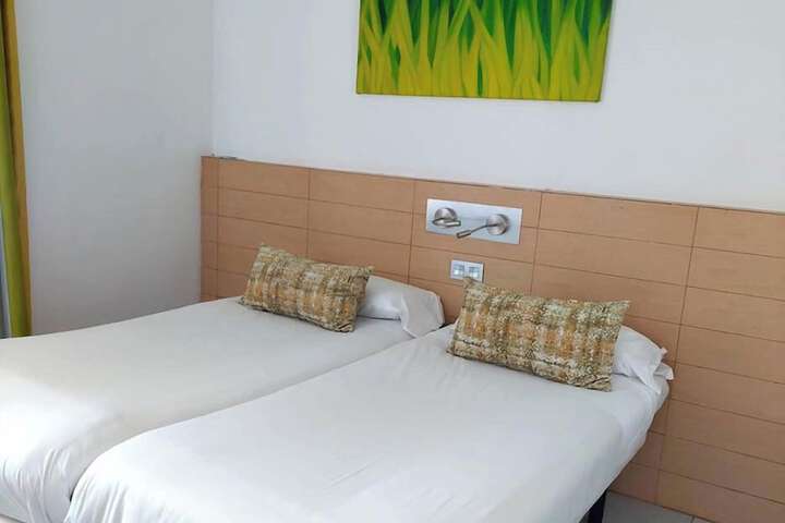 Room 35 of 179