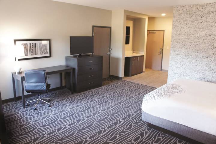 1 King Bed Mobility Accessible (2 of 23)