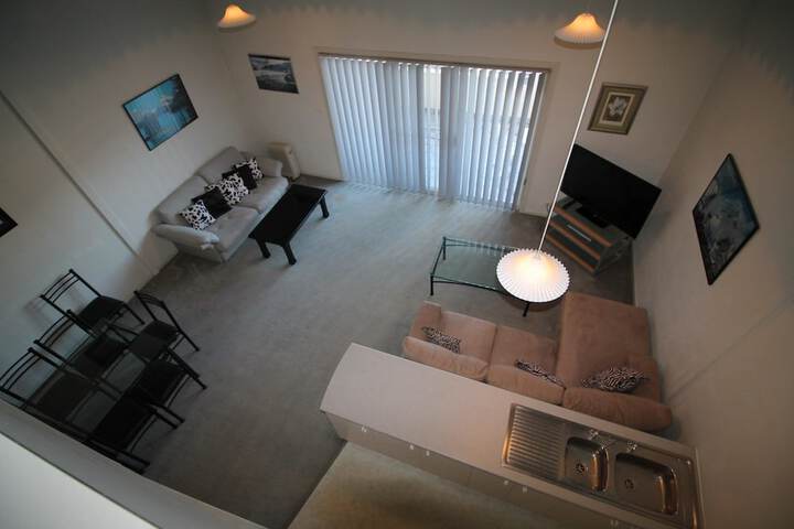 Room 5 of 12