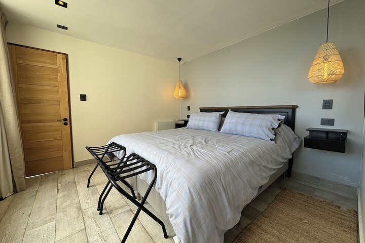 Room 5 of 317