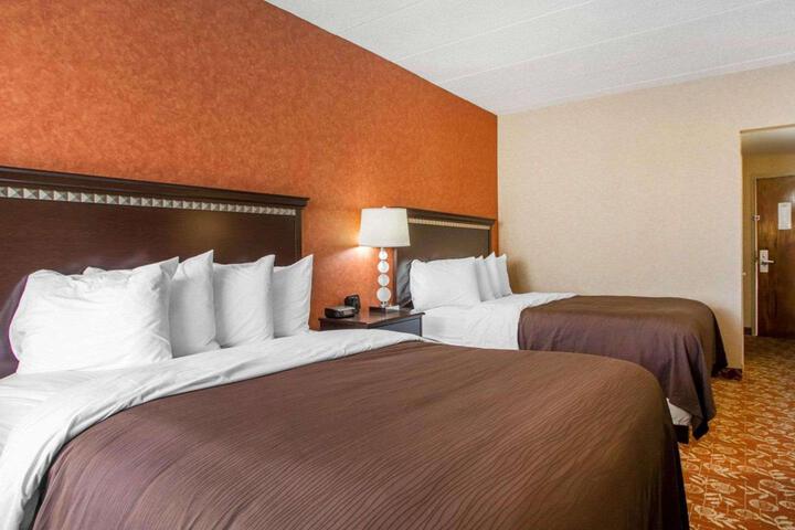 2 Double Beds (3 of 7)