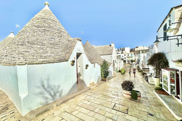 Hero Image 1 of 122