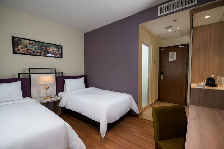 Room 12 of 44