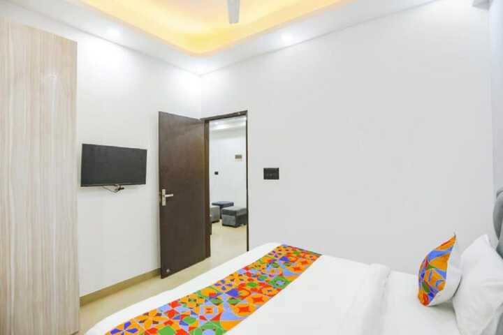 Room 9 of 38