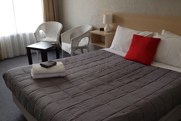Room 5 of 38