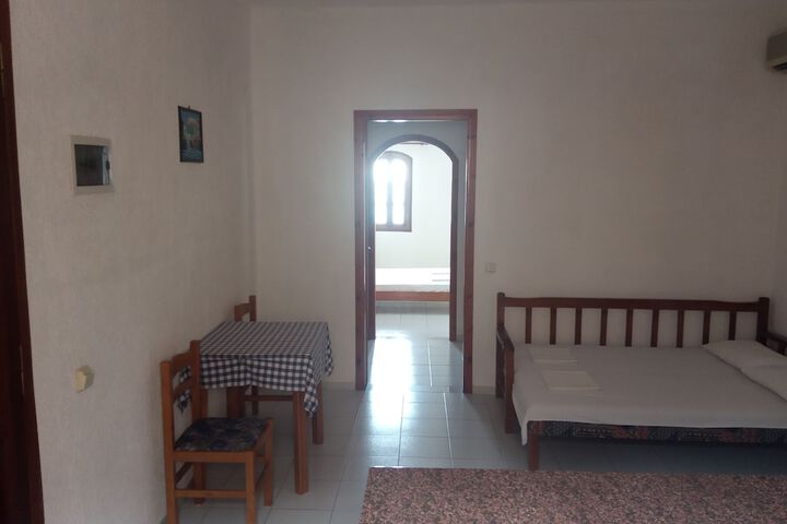 Room 7 of 33