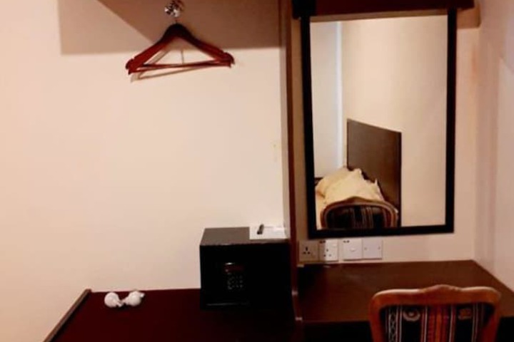 Room 8 of 13