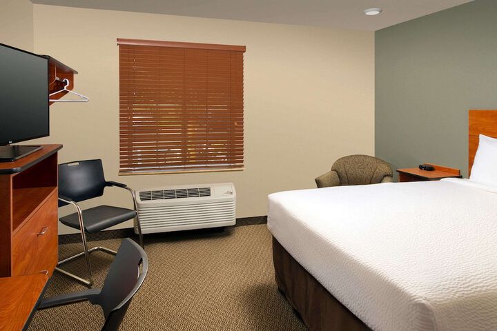 Queen Bed Accessible (8 of 12)