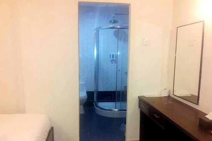 Room 27 of 34