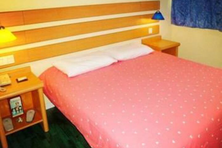 Room 20 of 33